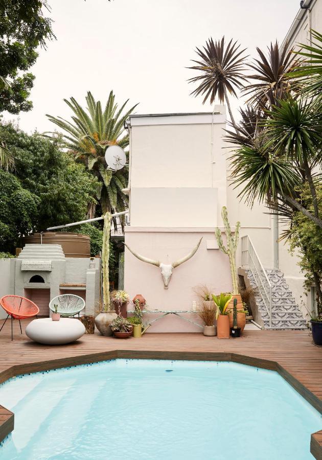 The Big - Luxury Backpackers Albergue *